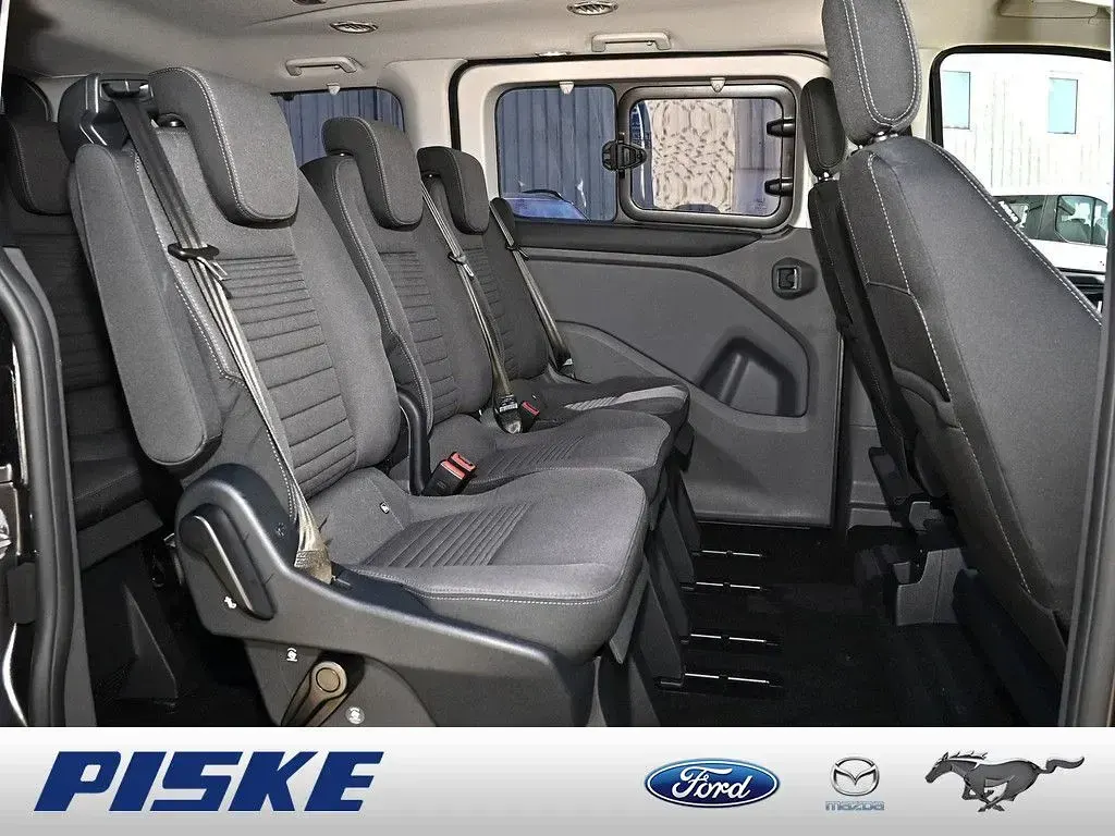 Gebraucht Ford Tourneo Titanium 170 PS (125 kW) 2023 Magnetic grau Van / Kleinbus