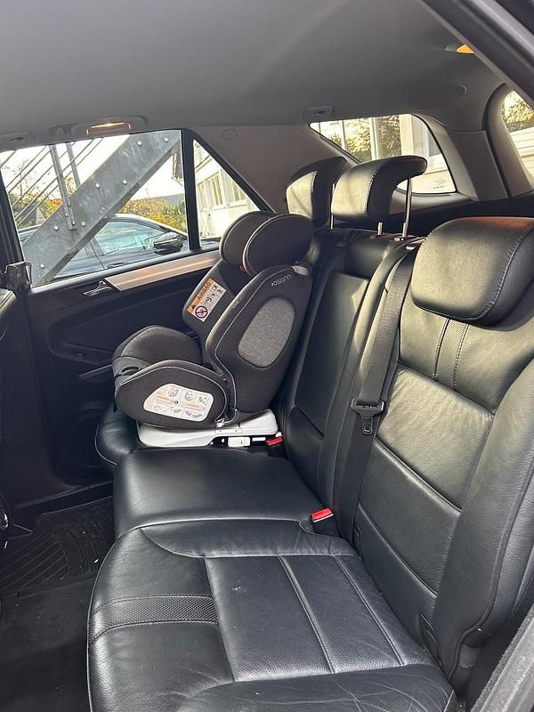 Second-hand Mercedes ML320 224 CP (164 kW) 2008 Negru SUV