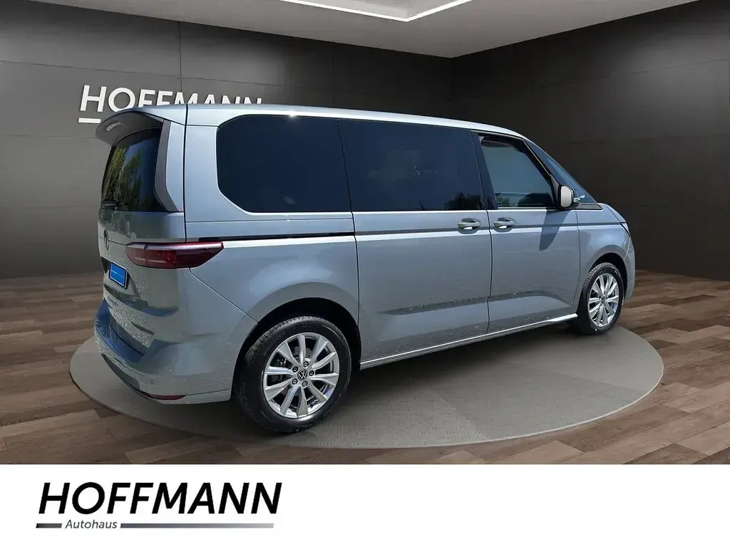 Gebraucht VW Multivan Life 150 PS (110 kW) 2025 Silber Van / Kleinbus