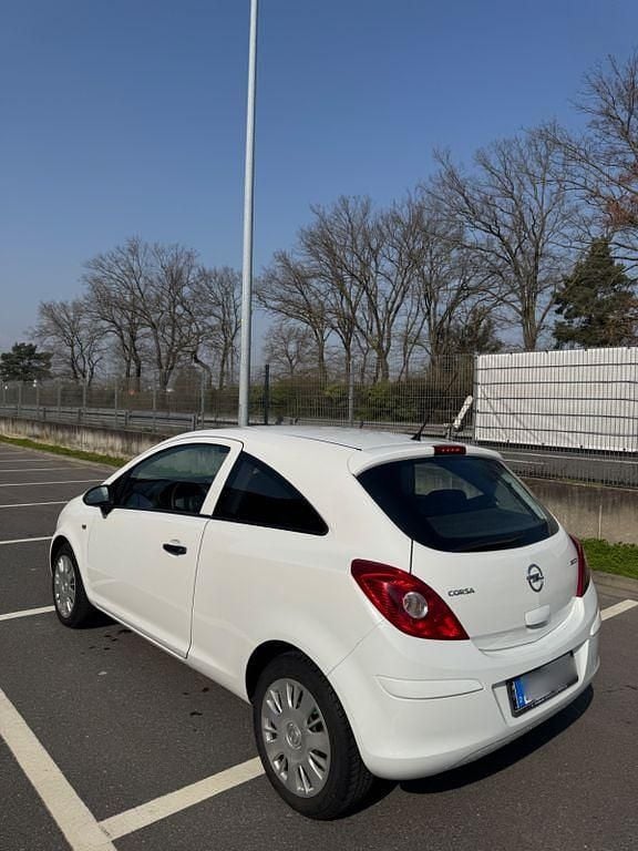 Gebraucht Opel Corsa 69 PS (50 kW) 2013 Weiß Kleinwagen