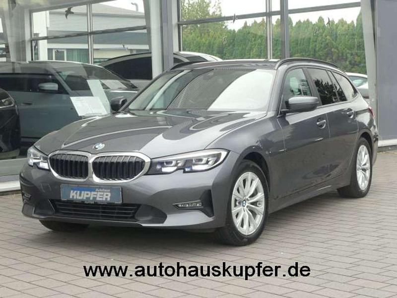 Mineralgrau Gebraucht 2021 BMW 318 Advantage Kombi | 26.700 € (Fairer Preis) - Bild 1/4