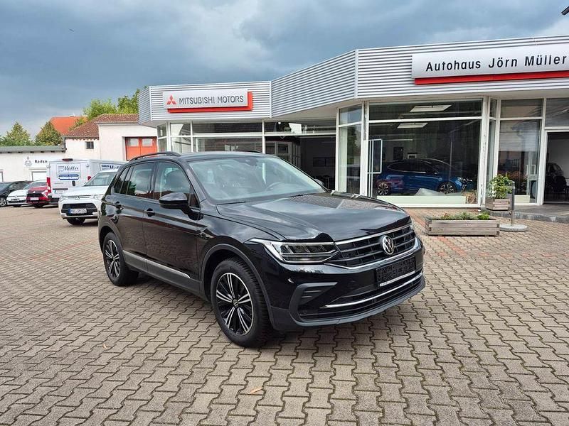 Gebraucht VW Tiguan Life 150 PS (110 kW) 2022 Schwarz SUV