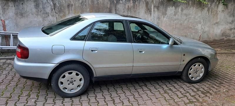 Silber Gebraucht 1997 Audi A4 Limousine | 2.000 € (Guter Preis) - Bild 1/4