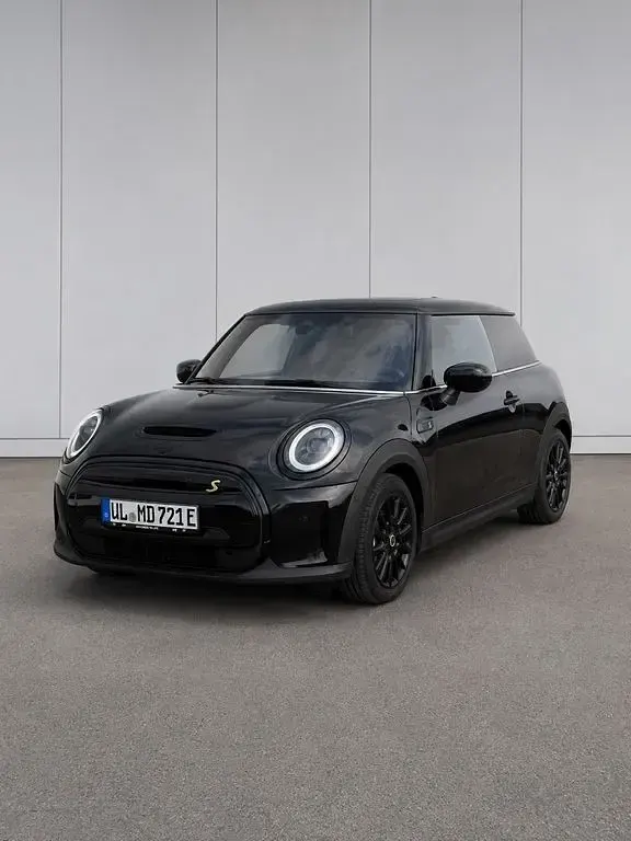 Gebraucht Mini Cooper SE Classic 135 kW (184 PS) 2023 Schwarz Kleinwagen