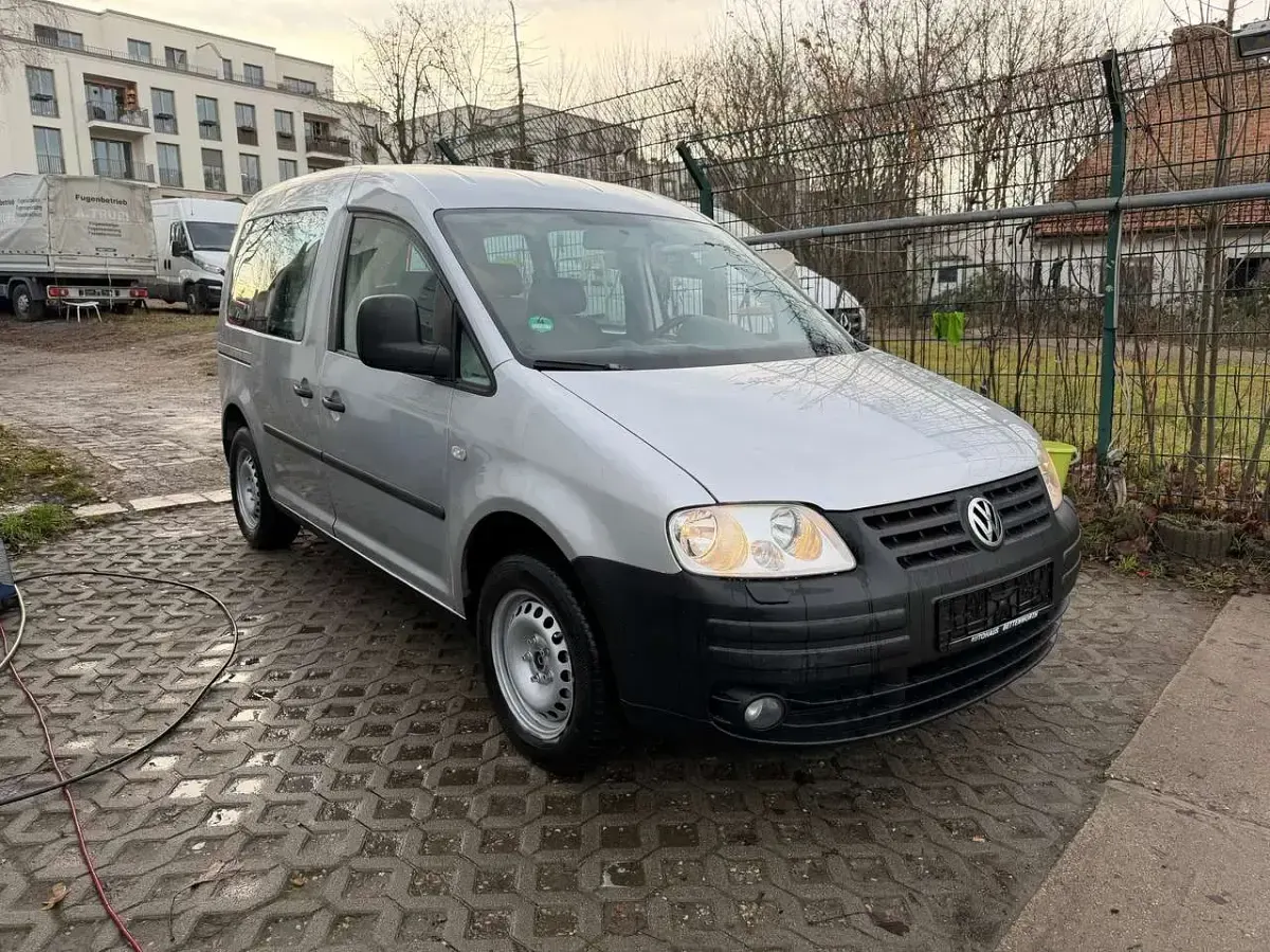 Second-hand VW Caddy 102 CP (75 kW) 2007 Argintiu Monovolum