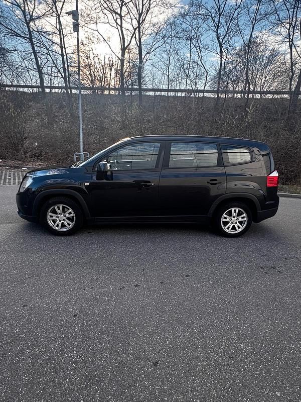 Gebraucht Chevrolet Orlando 131 PS (96 kW) 2011 Schwarz Van / Kleinbus