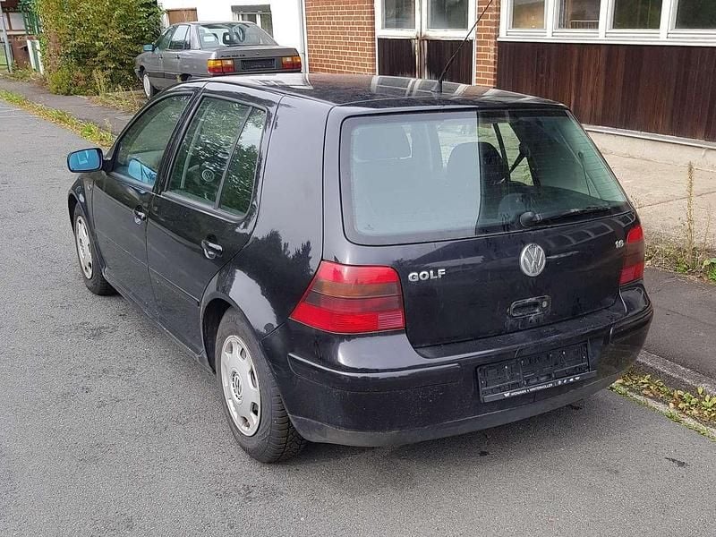 Gebraucht VW Golf IV Highline 105 PS (77 kW) 2001 Schwarz Limousine