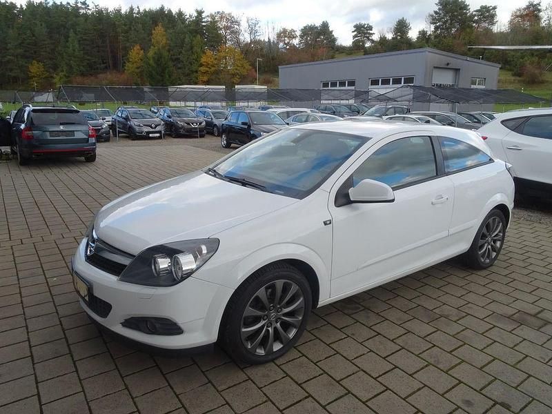 Weiß Gebraucht 2010 Opel Astra GTC Sport Limousine | 5.490 € (Teuer) - Bild 1/4