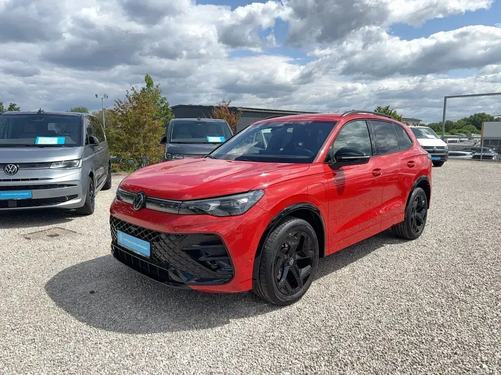 Gebraucht VW Tiguan R-line 204 PS (150 kW) 2025 Rot SUV
