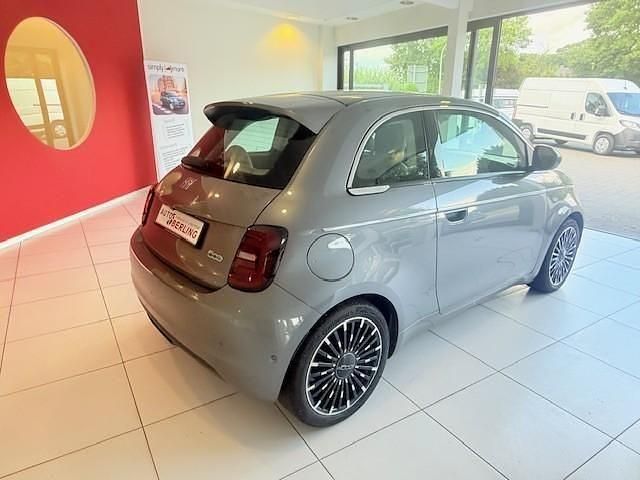 Grau Gebraucht 2023 Fiat 500e La Prima Limousine | 19.996 € (Fairer Preis) - Bild 1/4