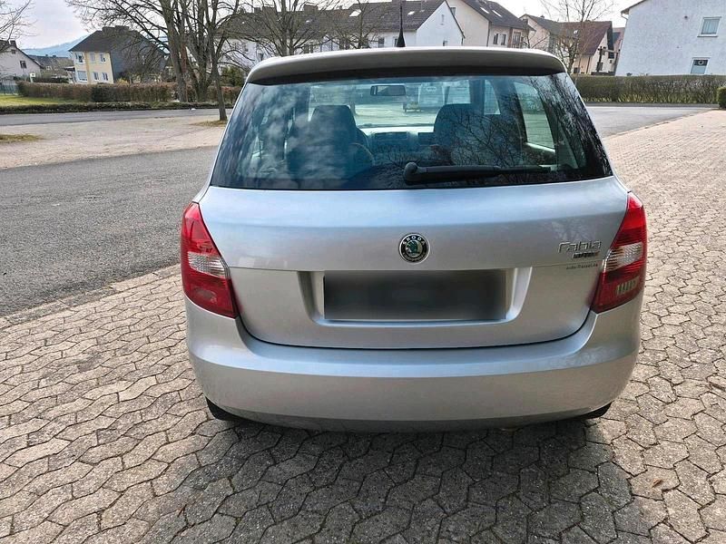Gebraucht Skoda Fabia 70 PS (51 kW) 2009 Silber Kleinwagen