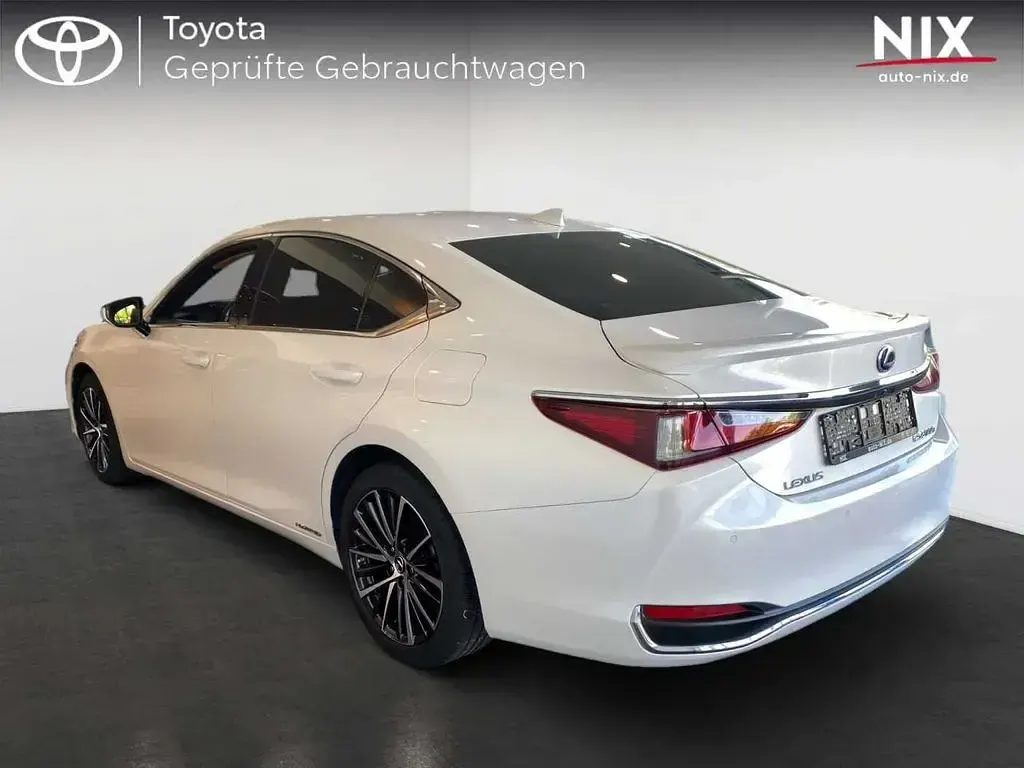 Gebraucht Lexus ES300H Executive Line 218 PS (160 kW) 2022 Weiß Limousine