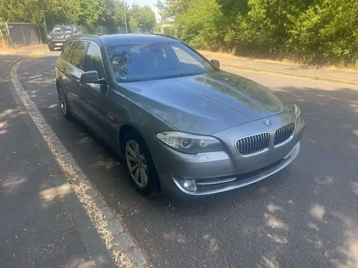 Gebraucht BMW 520 184 PS (135 kW) 2013 Spacegrau metallic Kombi