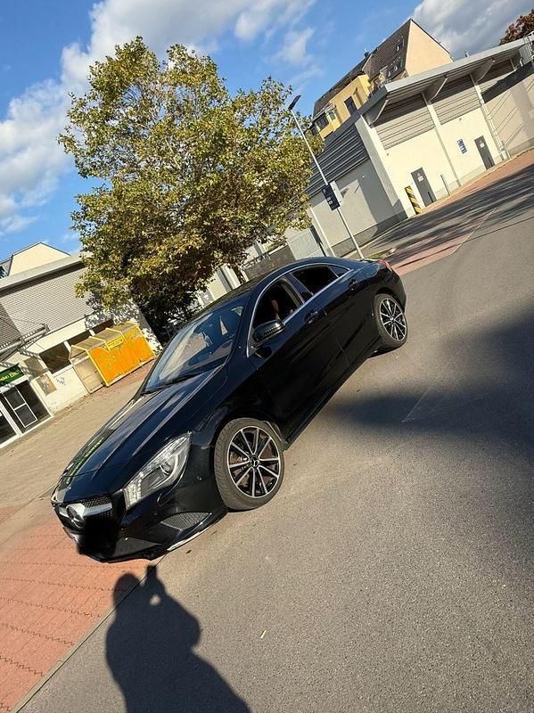 Schwarz Gebraucht 2013 Mercedes CLA200 Coupé | 13.300 € (Fairer Preis) - Bild 1/4