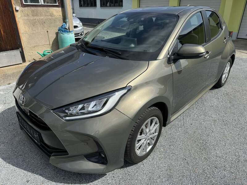 Oxide bronze Gebraucht 2022 Toyota Yaris Team Kleinwagen | 18.200 € (Fairer Preis) - Bild 1/4