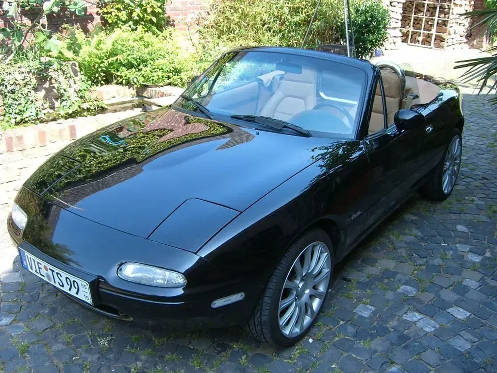 Second-hand Mazda MX5 116 CP (85 kW) 1992 Negru Cabrio