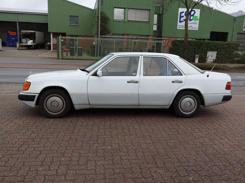 Gebraucht Mercedes E230 132 PS (97 kW) 1989 Weiß Limousine
