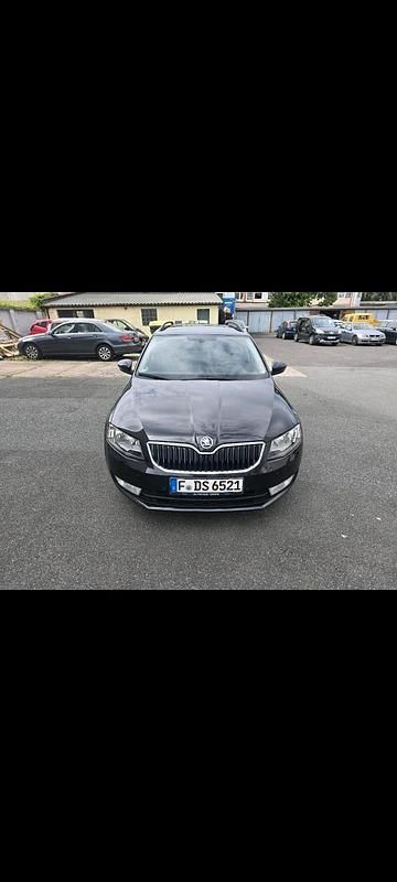 Schwarz Gebraucht 2016 Skoda Octavia Kombi | 10.900 € (Fairer Preis) - Bild 1/4