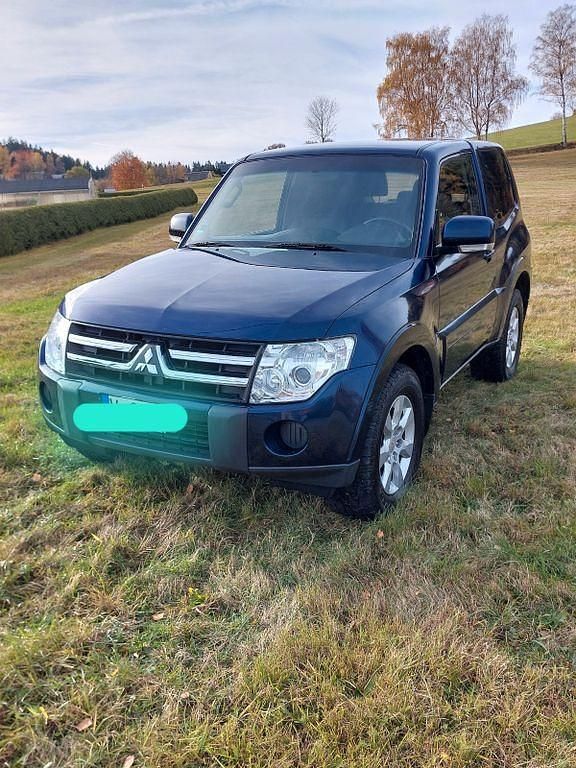 Blau Gebraucht 2011 Mitsubishi Pajero SUV | 14.500 € (Fairer Preis) - Bild 1/4