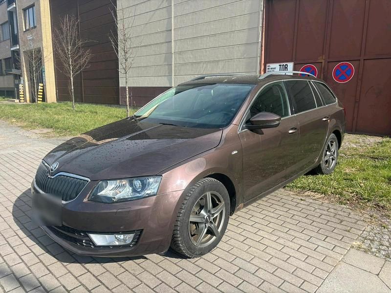 Gebraucht Skoda Octavia 150 PS (110 kW) 2015 Braun Kleinwagen