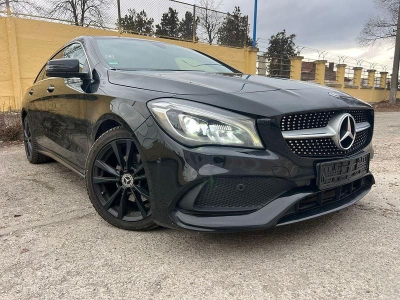 Schwarz Gebraucht 2018 Mercedes CLA200 Shooting Brake AMG Kombi | 13.990 € (Guter Preis) - Bild 1/4