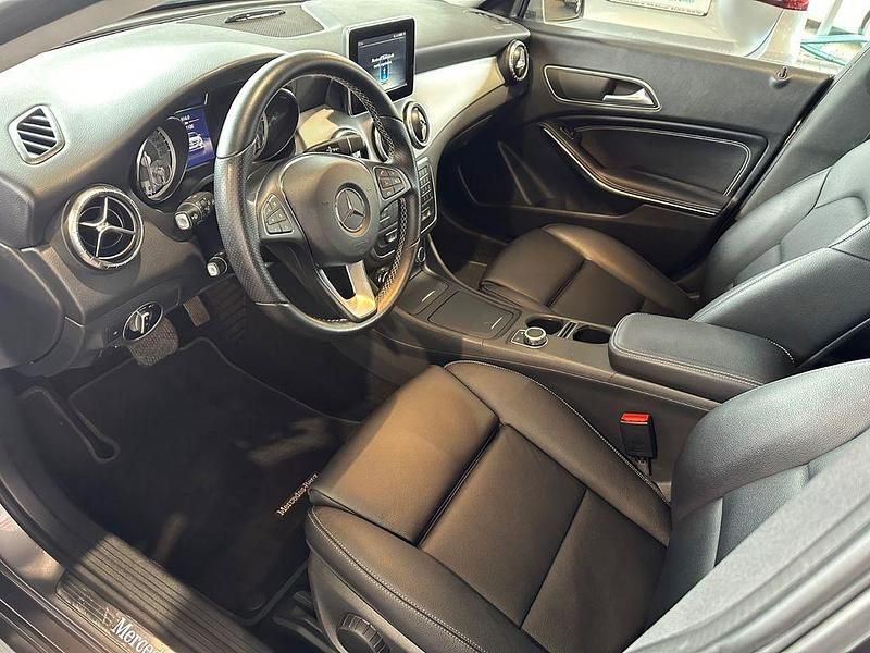 Gebraucht Mercedes CLA200 156 PS (114 kW) 2016 Grau Limousine