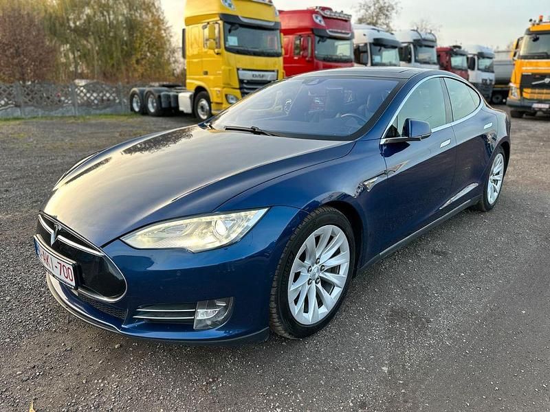Blau Gebraucht 2016 Tesla Model S Kleinwagen | 18.327 € - Bild 1/4