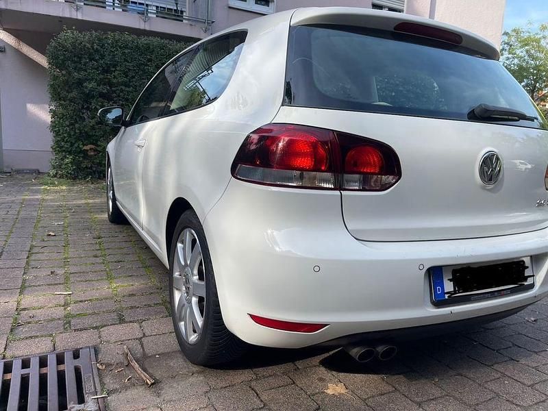 Gebraucht VW Golf VI Highline 140 PS (102 kW) 2009 Weiß Kleinwagen
