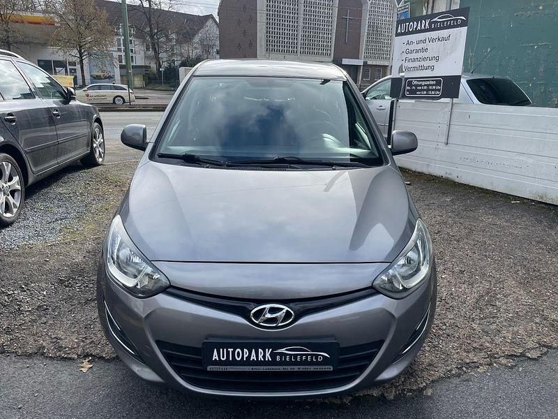 Gebraucht Hyundai i20 Classic 86 PS (63 kW) 2012 Grau Kleinwagen