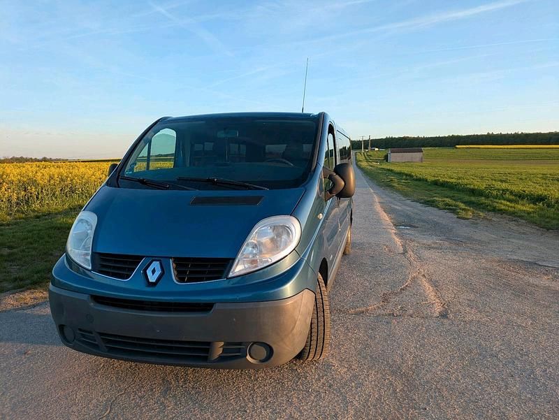 Second-hand Renault Trafic 115 CP (84 kW) 2008 Albastru Monovolum