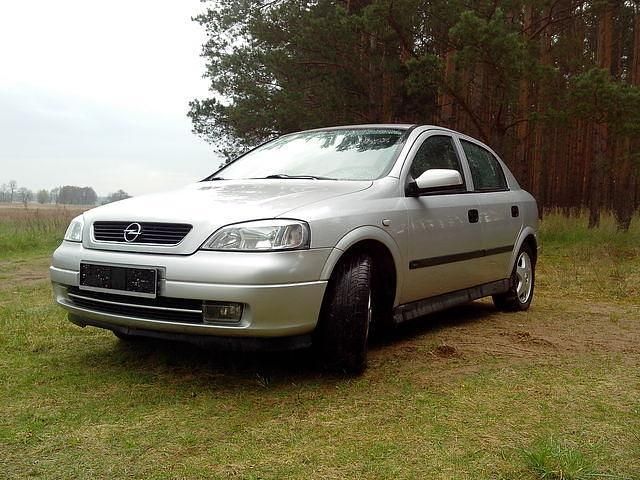 Gebraucht Opel Astra Elegance 116 PS (85 kW) 1998 Silber metallic Limousine