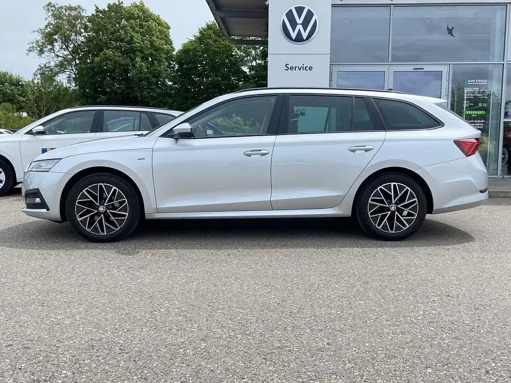 Gebraucht Skoda Octavia Clever 150 PS (110 kW) 2023 Silber Kombi