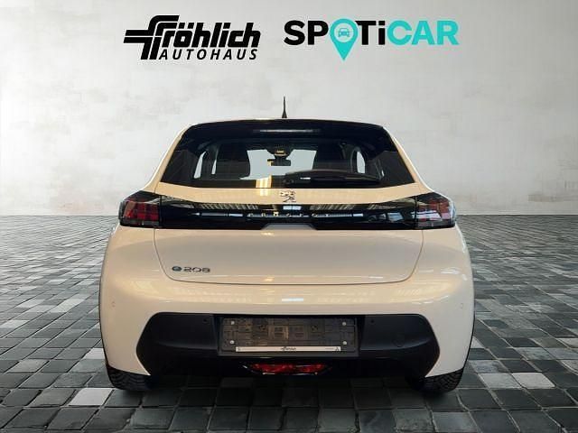 Gebraucht Peugeot e-208 Active 100 kW (136 PS) 2023 Weiß Kleinwagen