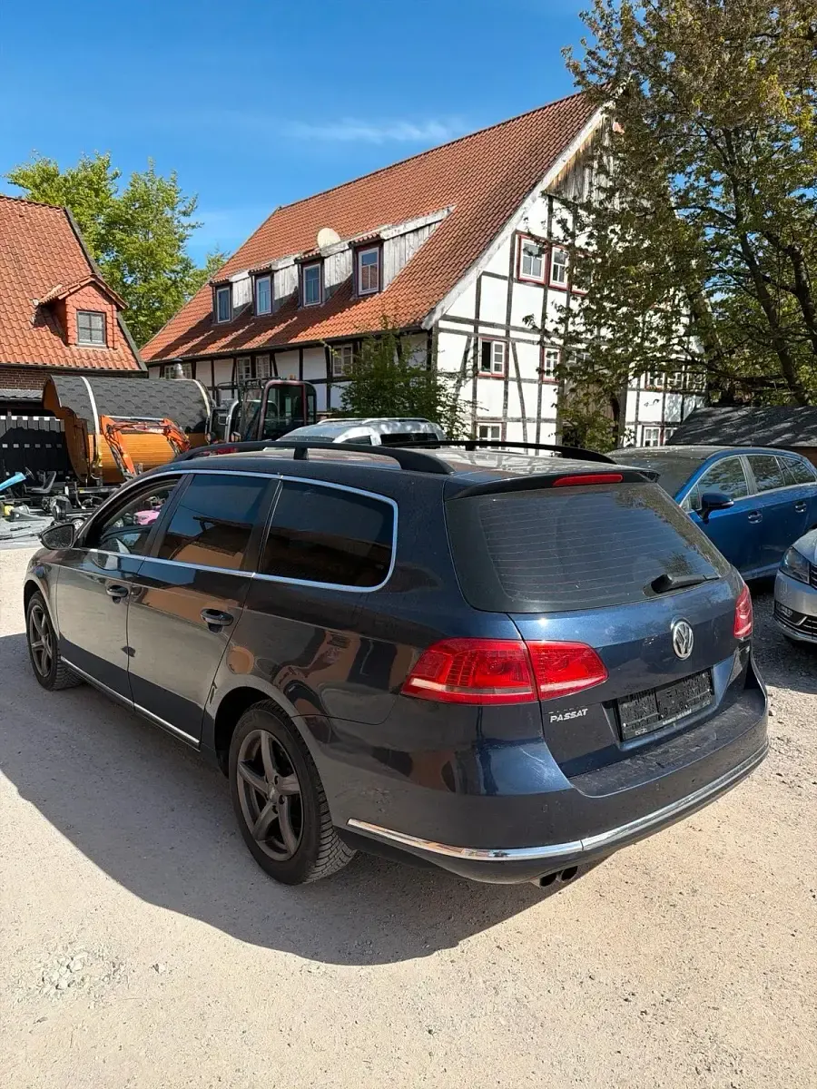 Usata VW Passat 160 CV (117 kW) 2012 Blu Station wagon