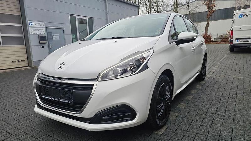 Gebraucht Peugeot 208 Active 68 PS (50 kW) 2015 Weiß Kleinwagen
