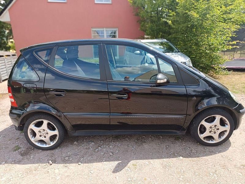 Schwarz Gebraucht 2003 Mercedes A140 Classic Kleinwagen | 800 € (Superpreis) - Bild 1/4