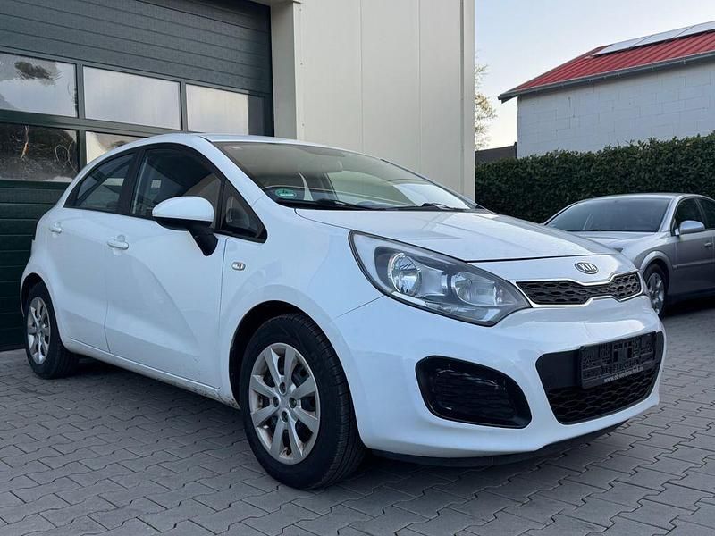 Second-hand Kia Rio 86 CP (63 kW) 2012 Alb Berlinǎ