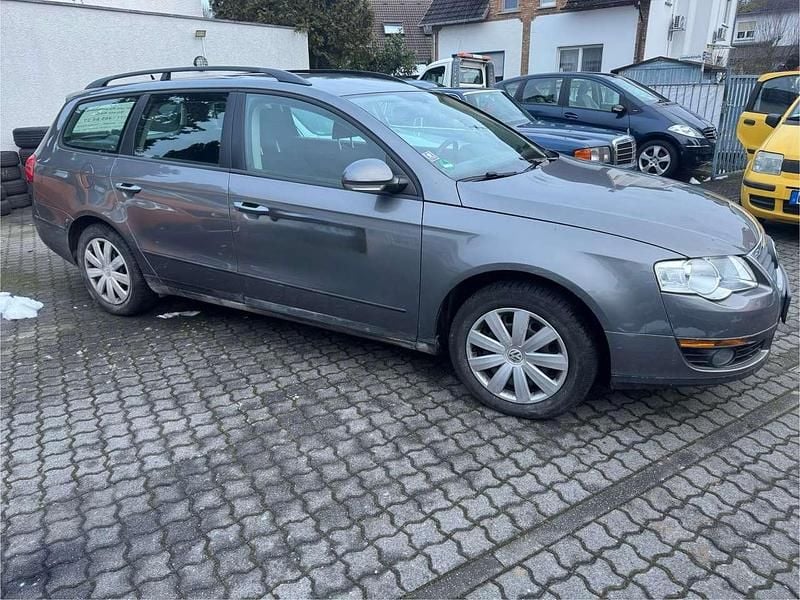 Gebraucht VW Passat Trendline 116 PS (85 kW) 2006 United grey metallic Kombi
