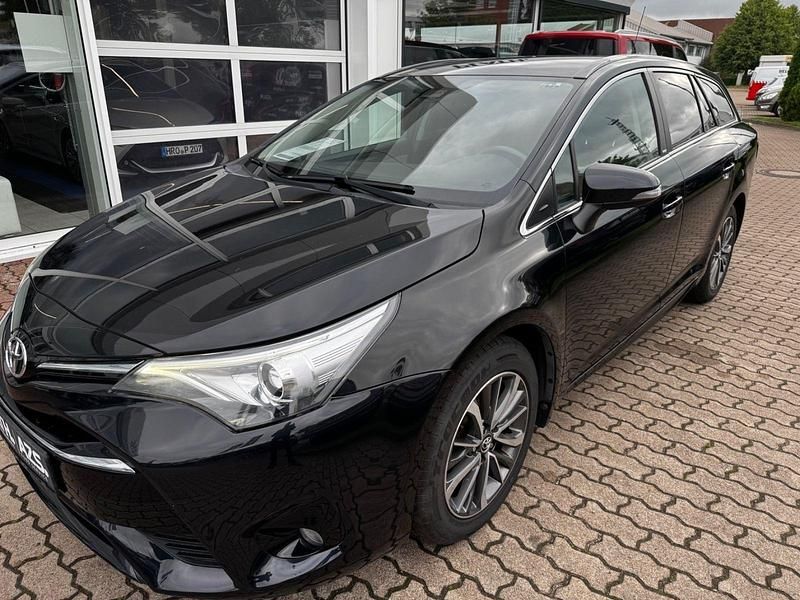 Schwarz Gebraucht 2017 Toyota Avensis Edition-S Kombi | 16.890 € (Etwas zu teuer) - Bild 1/3