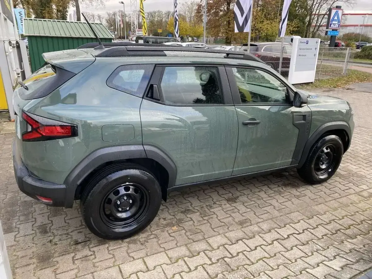 Usata Dacia Duster Essentiel 101 CV (74 kW) 2025 Verde Berlina
