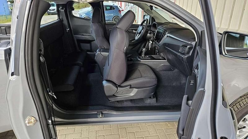 Neu Isuzu D-Max 163 PS (119 kW) 2025 Kinabalu gray Van / Kleinbus