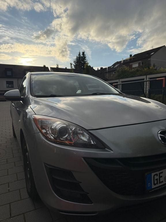 Grau Gebraucht 2011 Mazda 3 Active Plus Limousine | 7.799 € (Guter Preis) - Bild 1/4