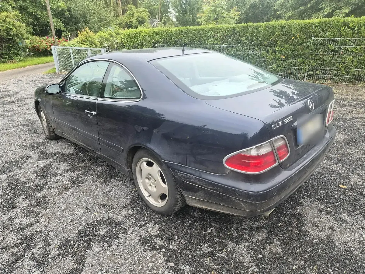 Gebraucht Mercedes CLK320 218 PS (160 kW) 2000 Blau Coupé