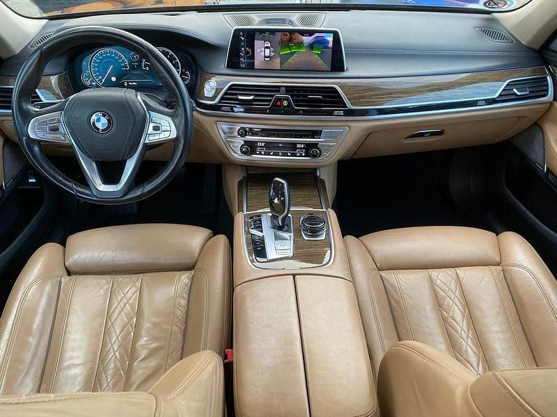 Gebraucht BMW 740L Performance 326 PS (239 kW) 2015 Jatoba metallic Limousine