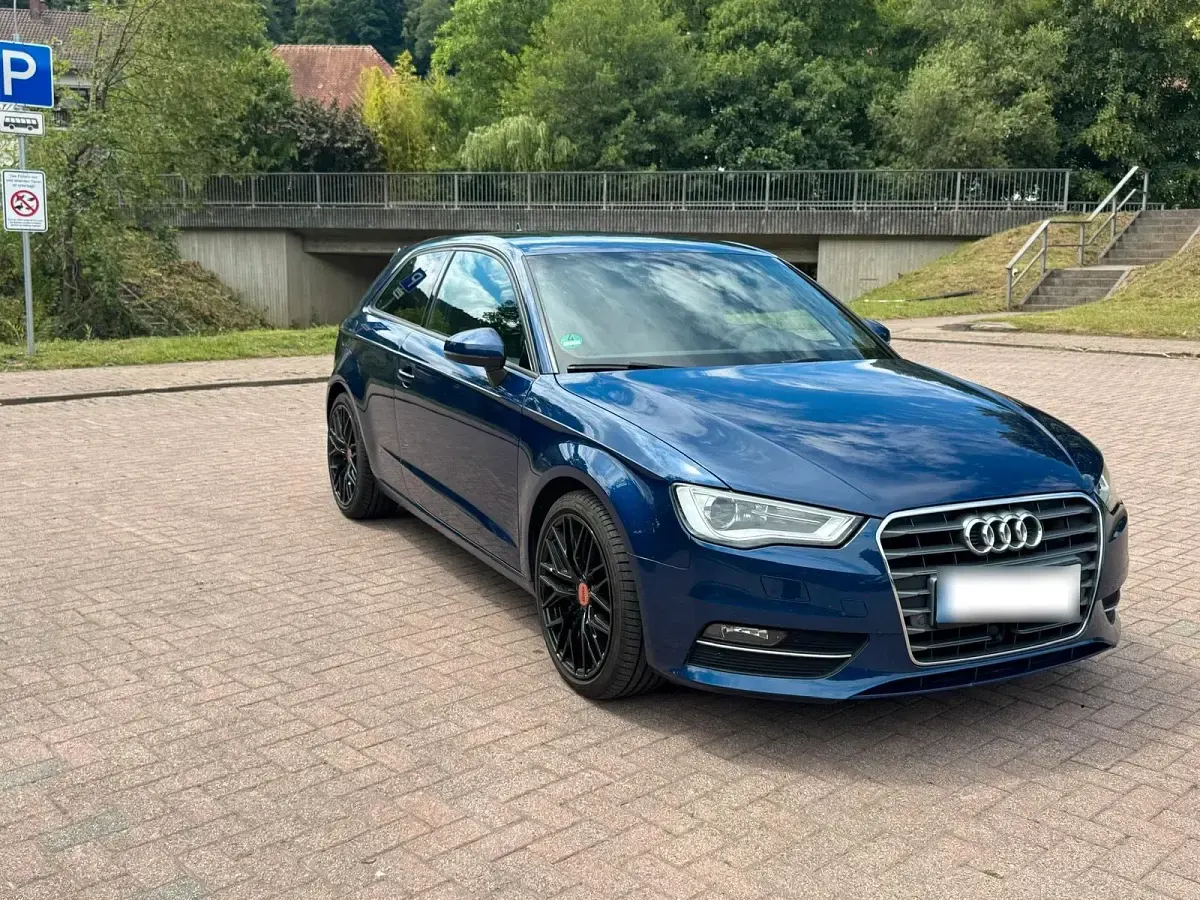 Gebraucht Audi A3 Ambiente 150 PS (110 kW) 2015 Blau Kleinwagen
