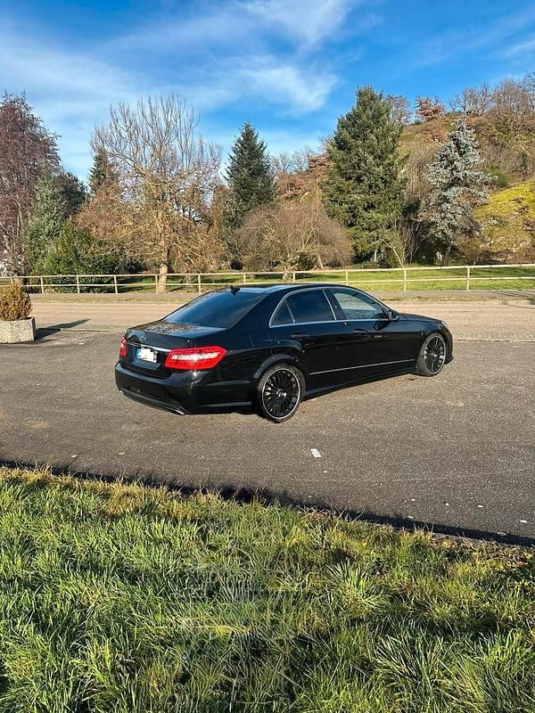 Gebraucht Mercedes E500 AMG 408 PS (300 kW) 2012 Schwarz Limousine