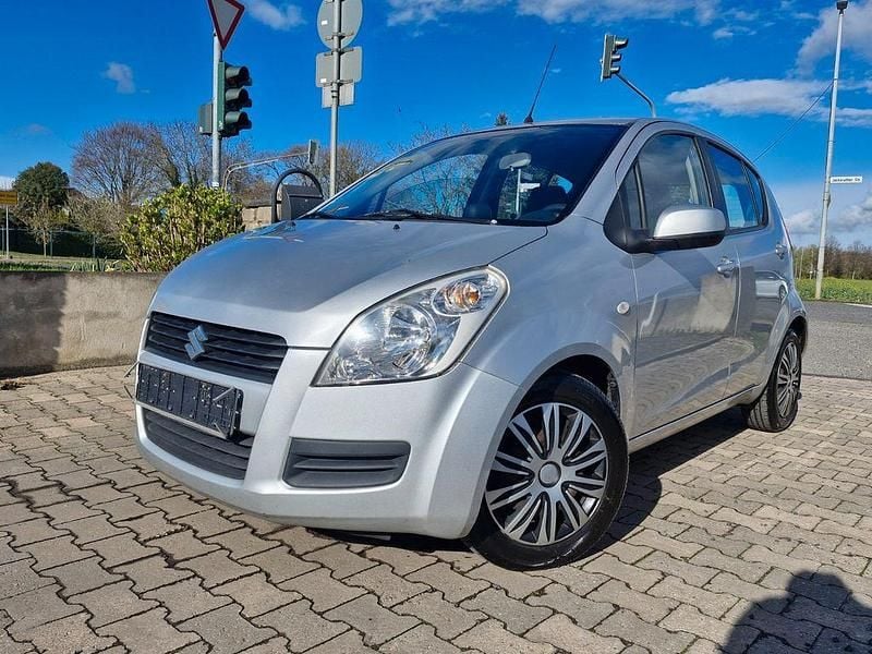 Gebraucht Suzuki Splash 68 PS (50 kW) 2012 Silber Kleinwagen