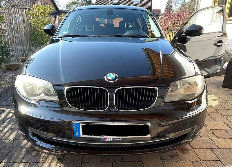 Gebraucht BMW 116 122 PS (89 kW) 2011 Schwarz Kleinwagen