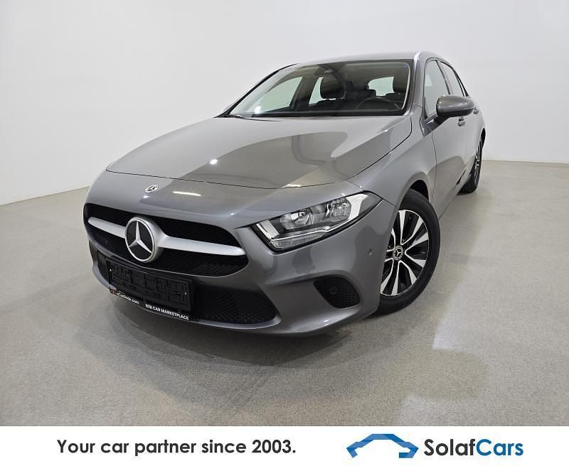 Grau Gebraucht 2020 Mercedes A180 Style Limousine | 15.367 € (Guter Preis) - Bild 1/4