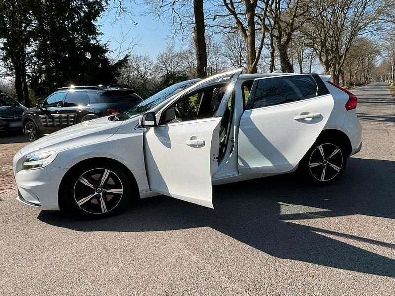 Gebraucht Volvo V40 R-Design 150 PS (110 kW) 2017 Weiß Limousine